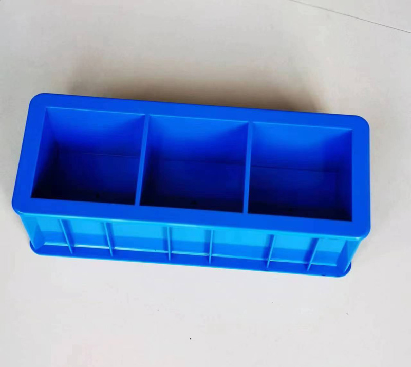 Tres cohors Cube fingunt
