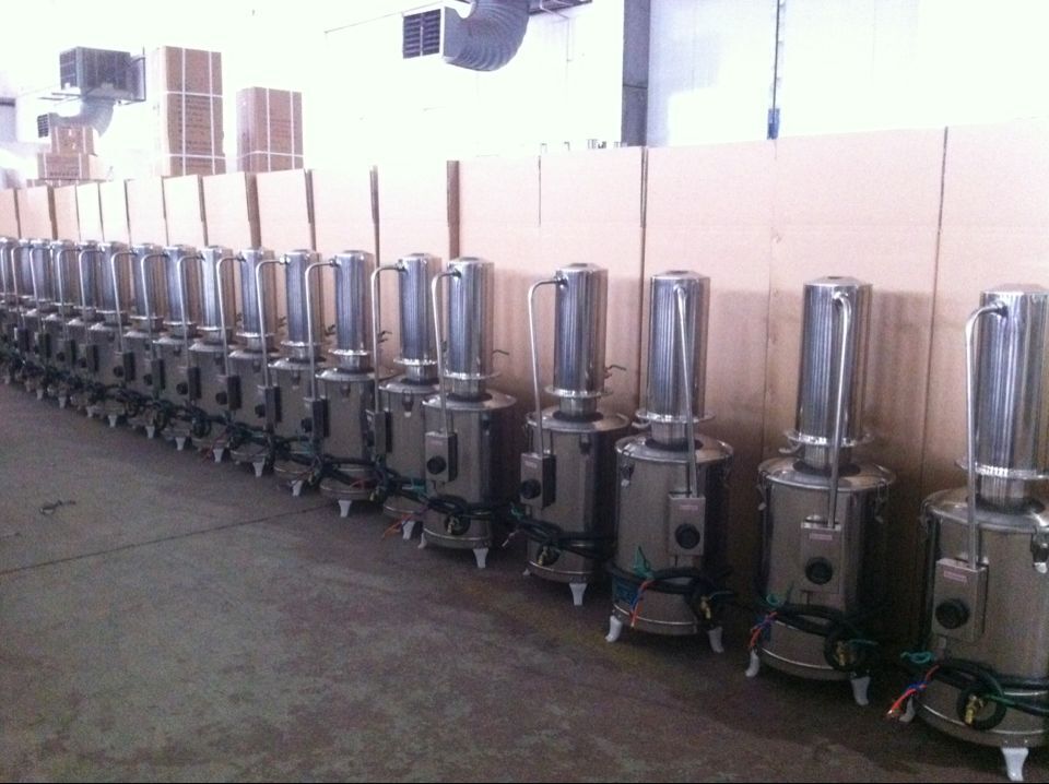 Medical apparatu aqua distiller