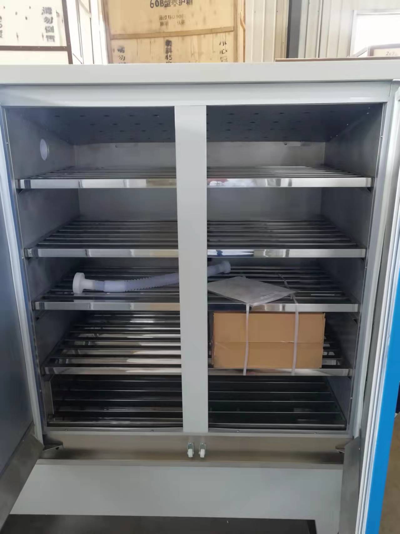 Laboratory concreto test obstructionum curing arca